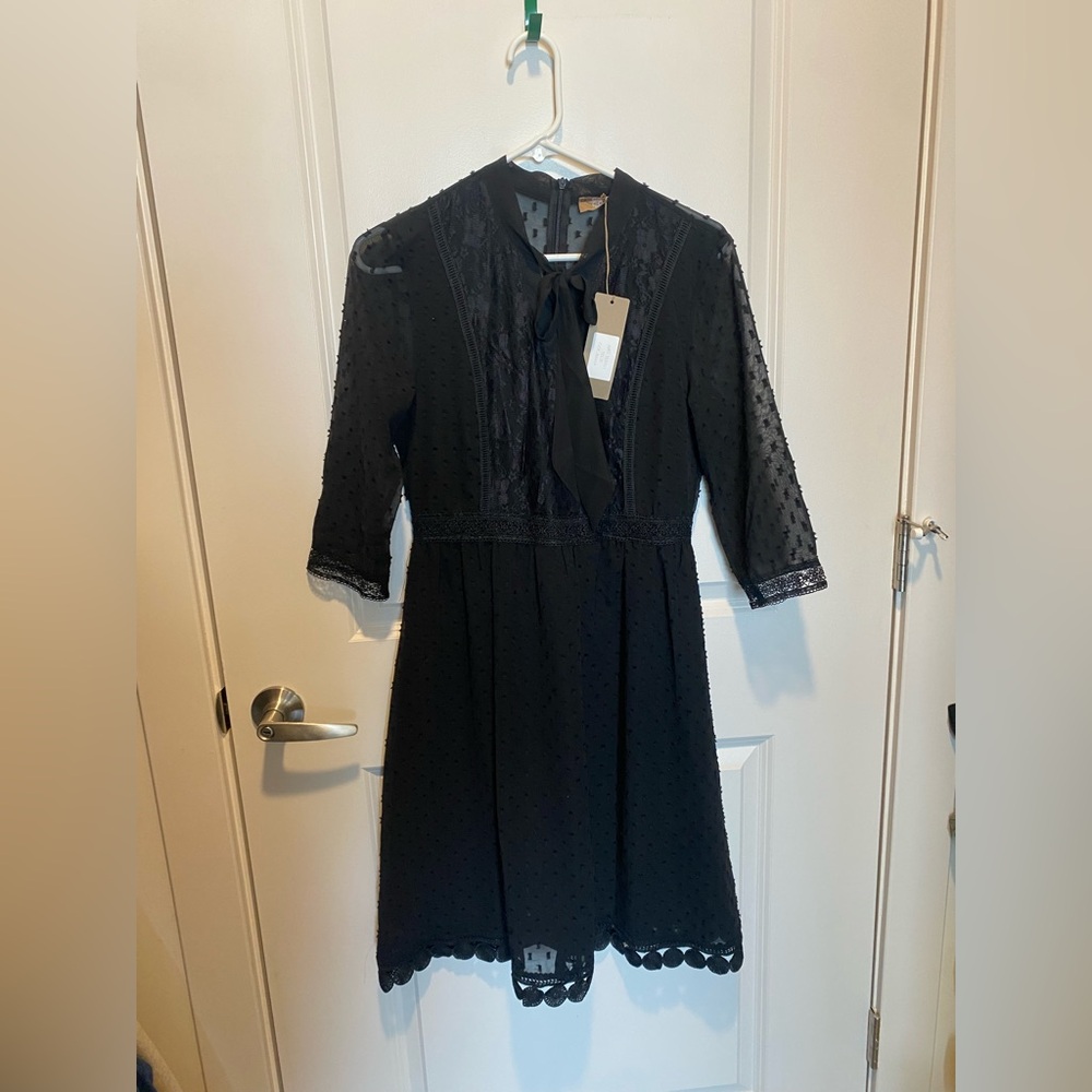 Elegant Black Mid Sleeve Dress